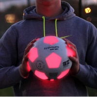 Present till fotbollskille en LED-fotboll - KanJam Illuminate